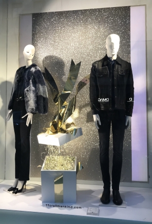 Christmas Windows 2020 – Luxury clothing - Ispira.Blog