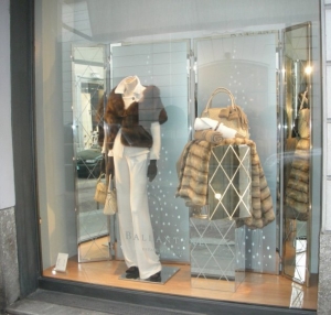 Christmas Windows 2022 – Luxury clothing - Ispira.Blog