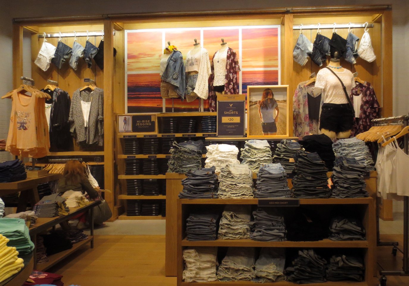galleries | American eagle, American eagle outfitters, Store design